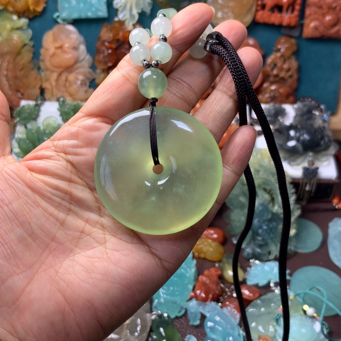 蛇纹石玉未镶嵌挂坠