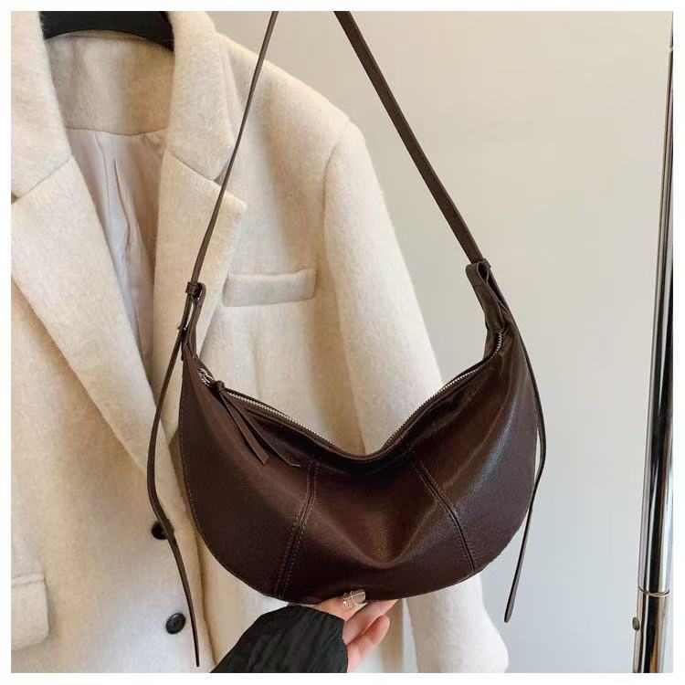 2025时尚百搭经典小号牛皮饺子包包月亮包单肩斜挎女士包16162