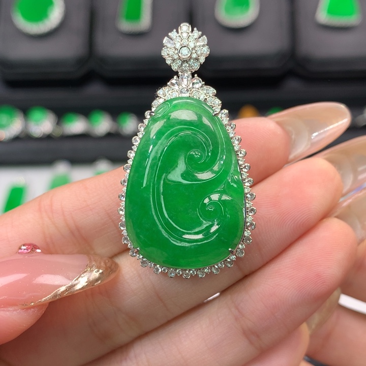 翡翠吊坠(不含链)18K金镶嵌枫