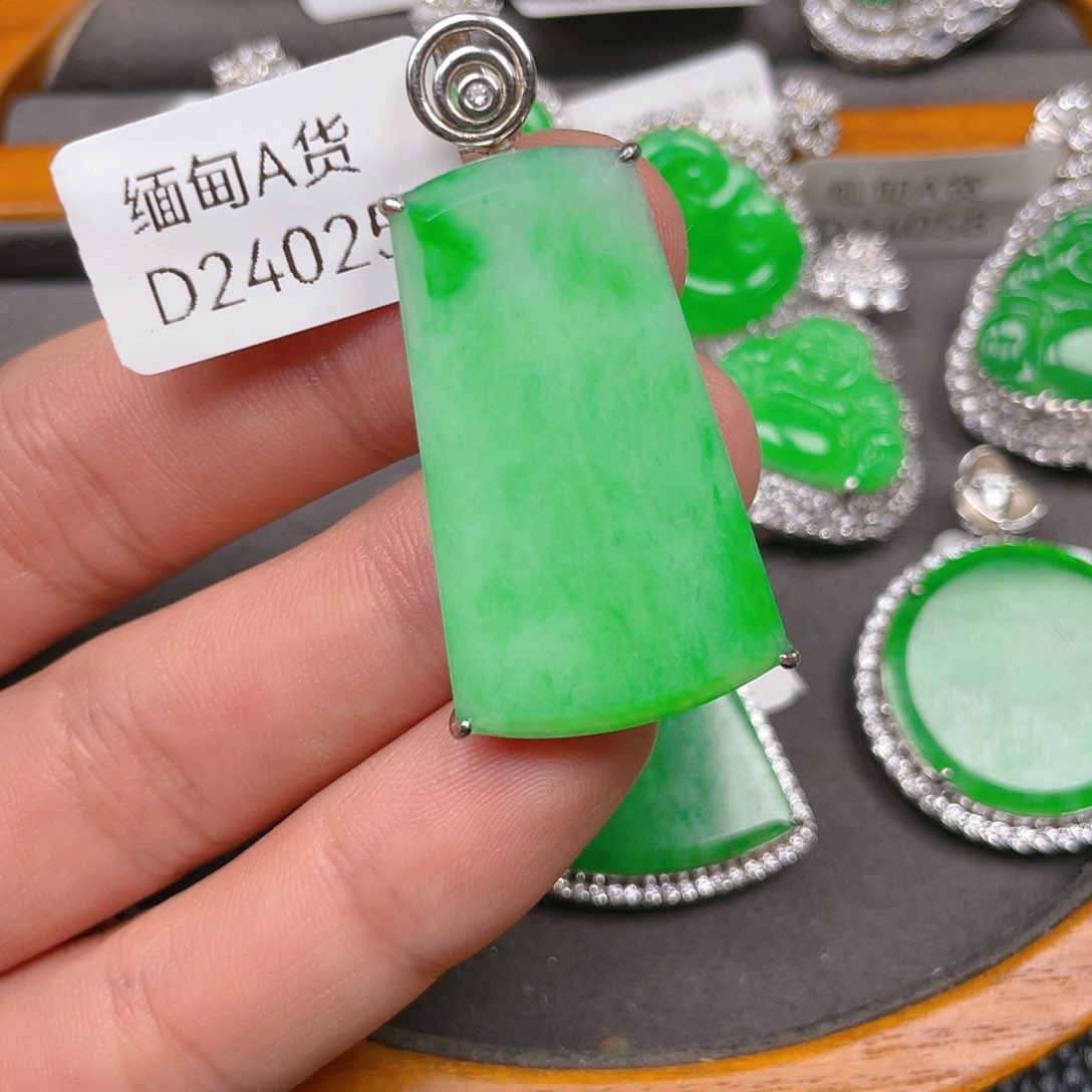 【闪购商品】翡翠吊坠(不含链)银S925镶嵌