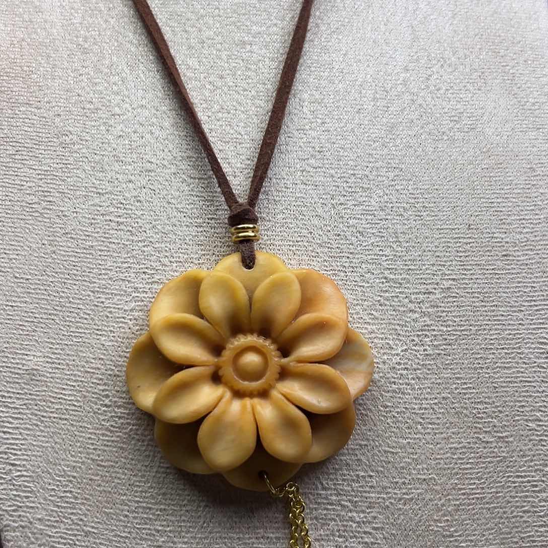 岫玉未镶嵌颈饰辽阳料花花