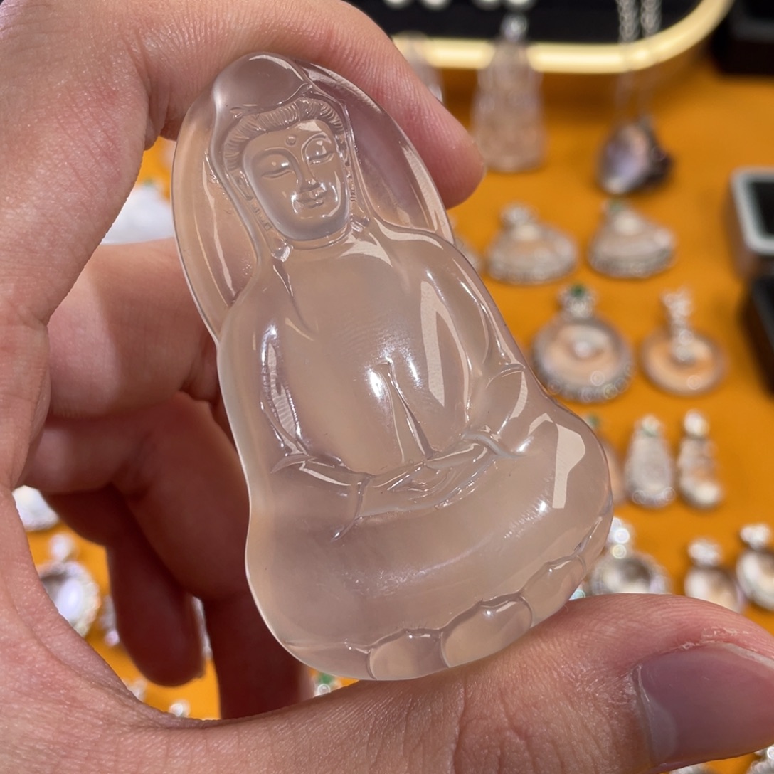 石英质玉未镶嵌颈饰素衣观音（打孔绑绳买断不退换）