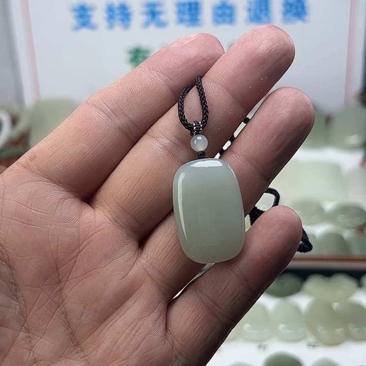 颈饰未镶嵌和田玉