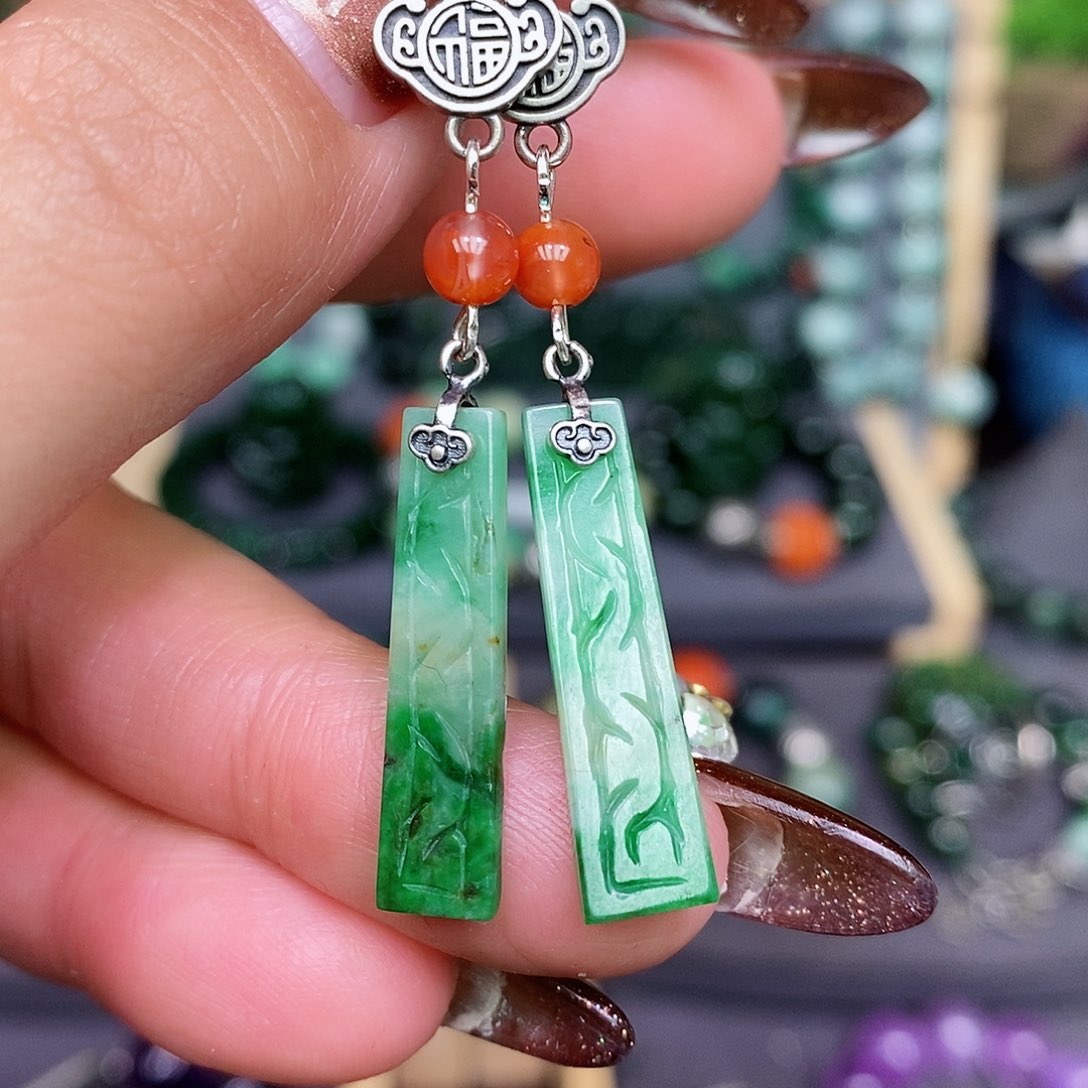 翡翠耳饰未镶嵌漂亮美眉