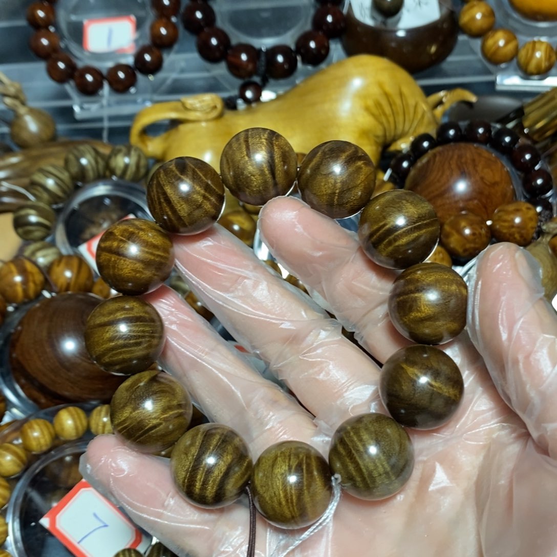 金丝楠木雕工艺品20