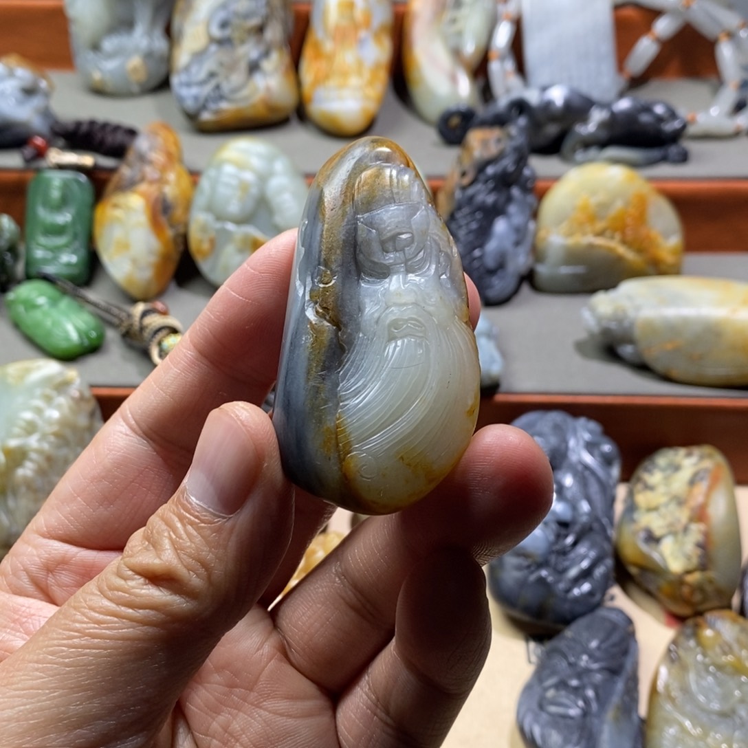 用***4和田玉未镶嵌挂件