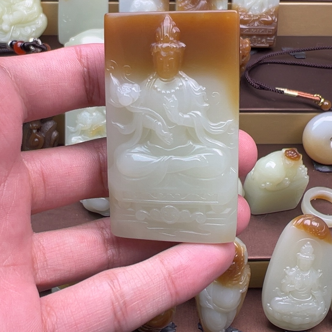 刘***人和田玉（糖玉）未镶嵌颈饰