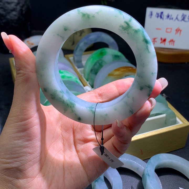 W***y定制翡翠未镶嵌翡翠手镯定金