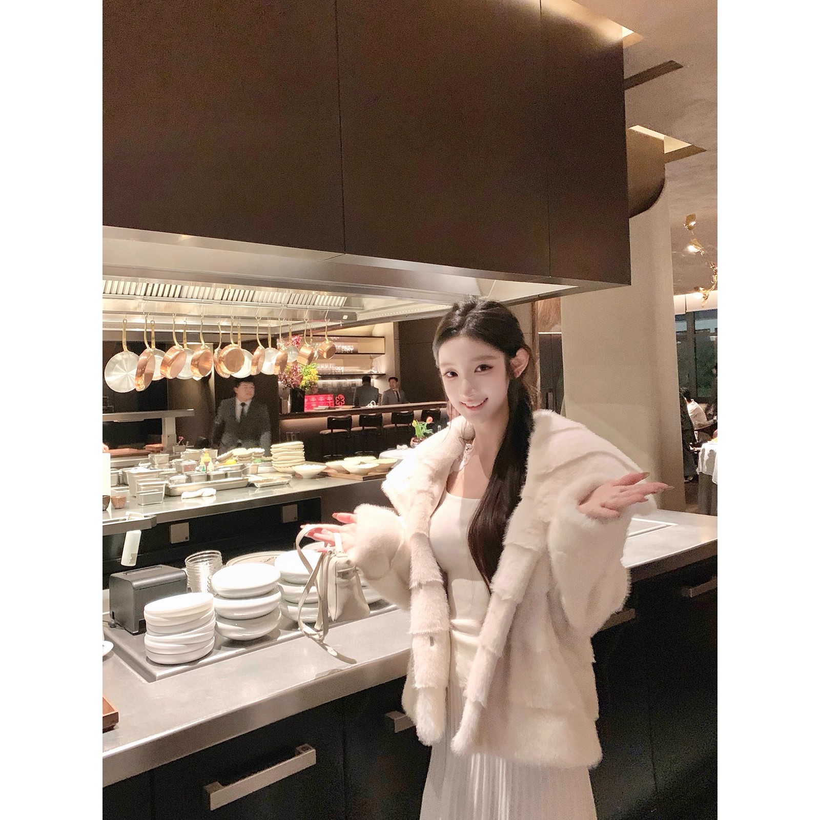 人造皮草 简约风新款大翻领环保毛毛外套加厚仿皮草外套短款女