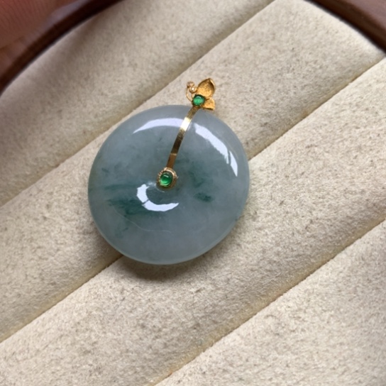 翡翠颈饰18K金镶嵌翡翠