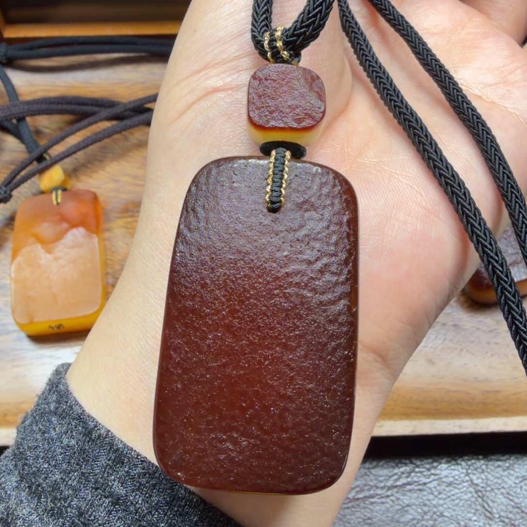 琥珀未镶嵌吊坠(赠链)