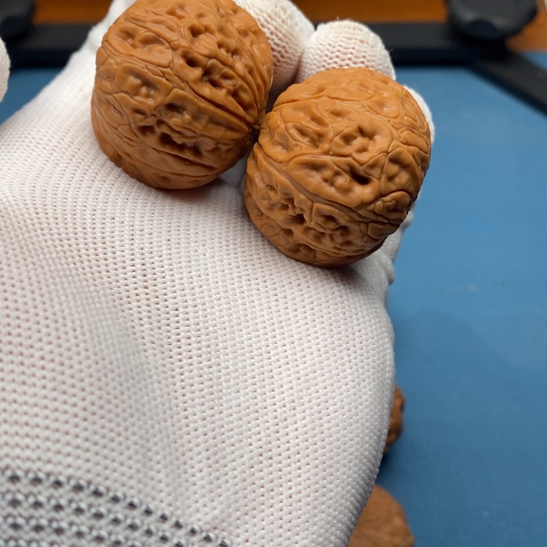 聪***哥大叶紫檀（黑酸枝木类）核桃