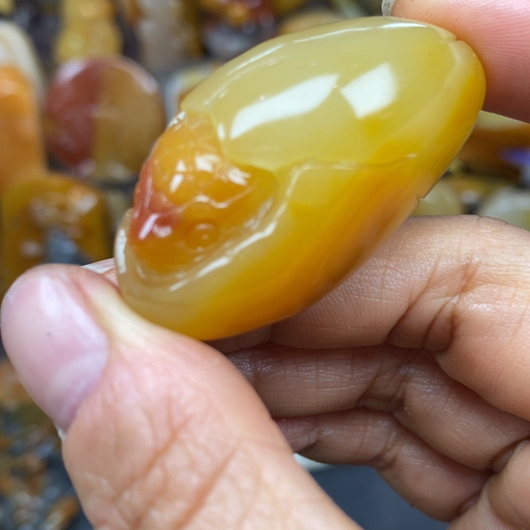 石英质玉（黄龙玉）颈饰未镶嵌