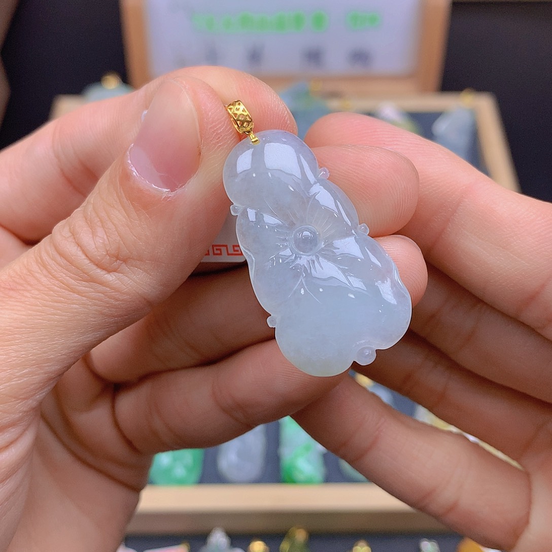 翡翠颈饰18K金镶嵌翡翠