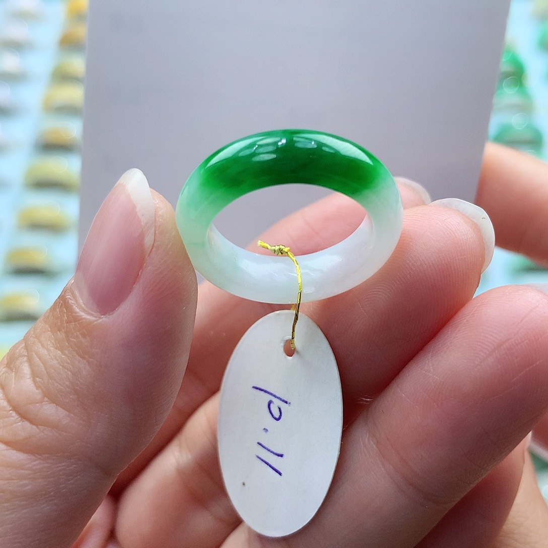 翡翠戒指未镶嵌1012圈