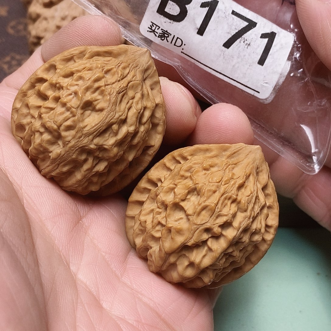 把件文玩核桃金牛37免。  