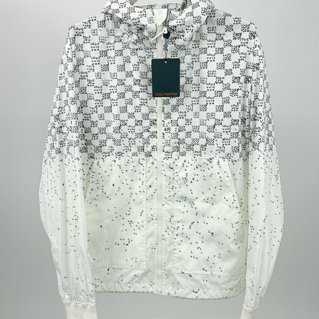 未使用 LouisVuitton/路易威登 LV小飞机棋盘格满LOGO冲锋衣14093