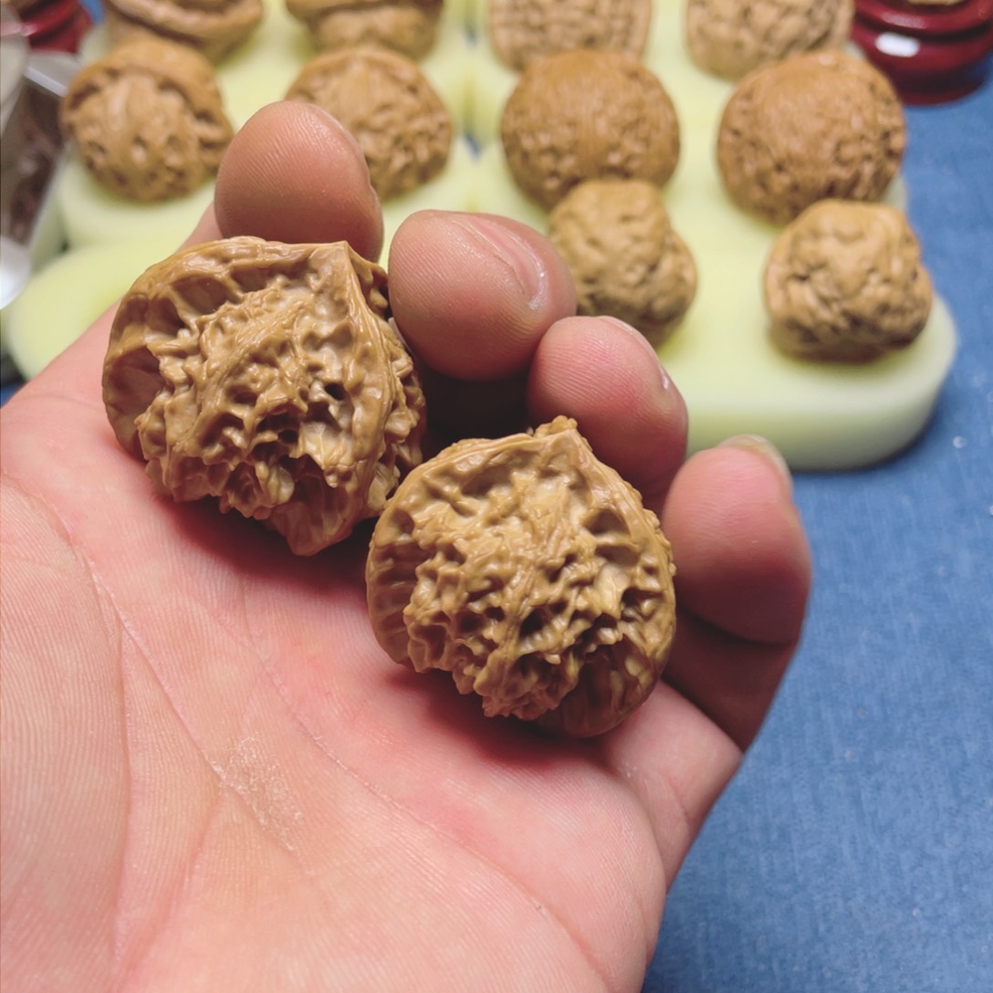 文玩核桃把件盘山三棱