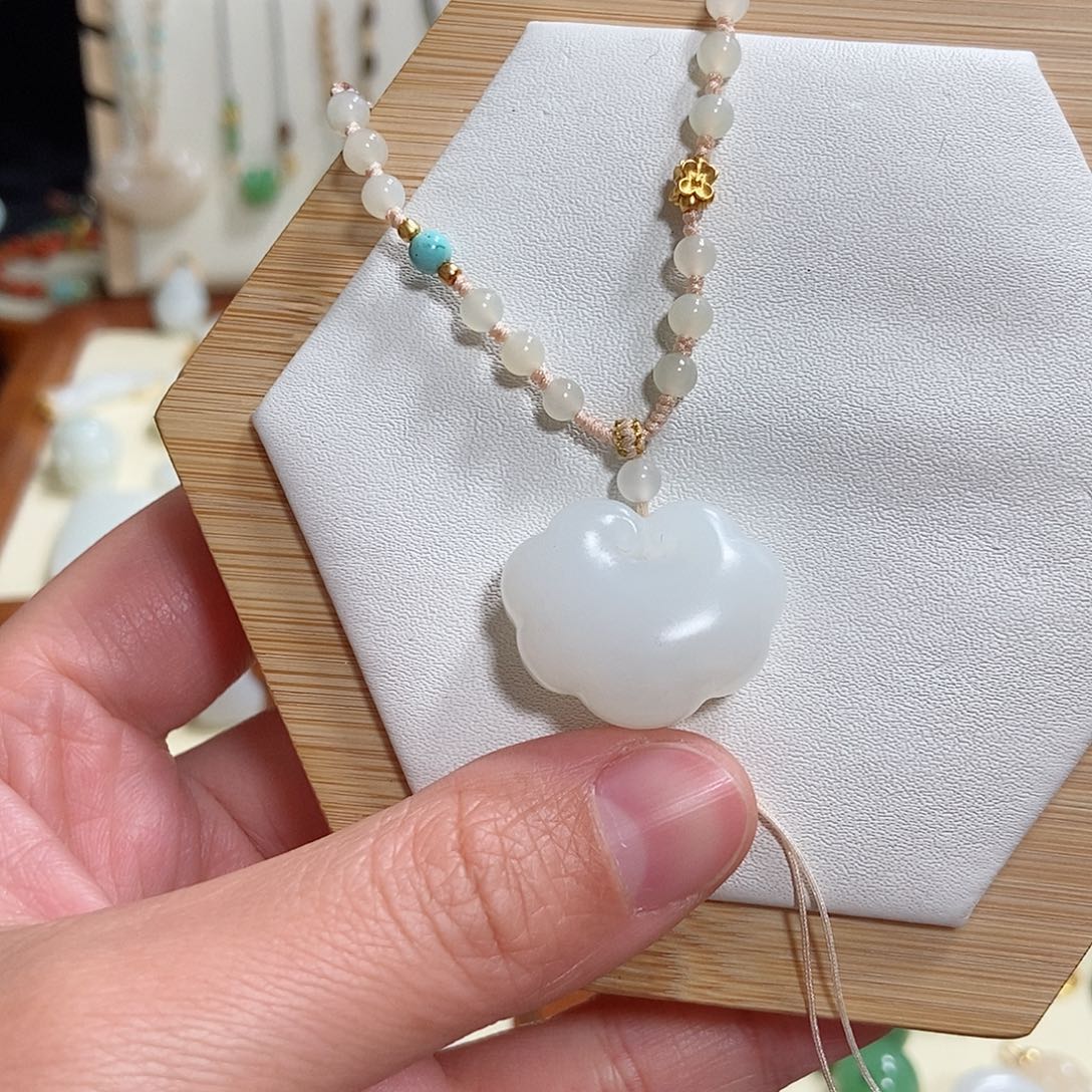 和田玉颈饰未镶嵌