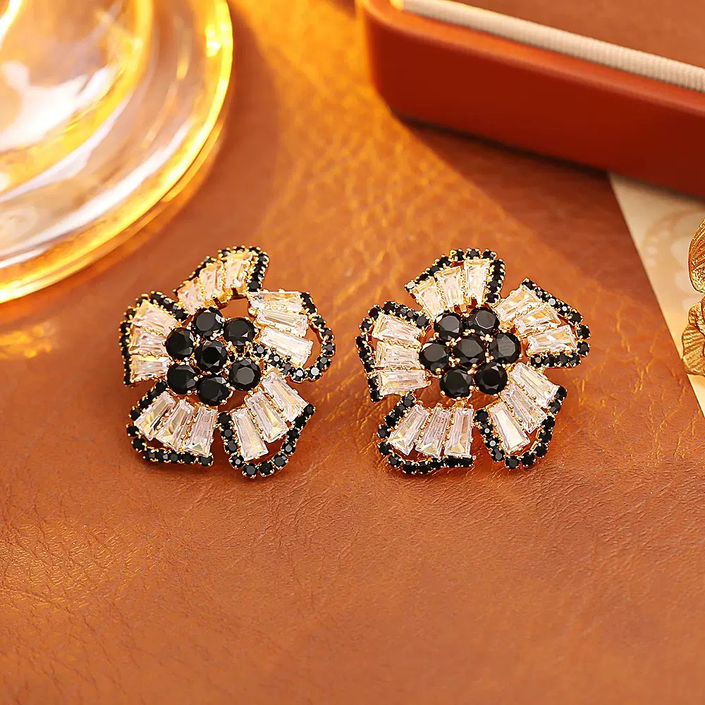 铜合金锆石耳饰 轻奢气质黑色锆石花朵耳钉时尚小众设计感耳饰