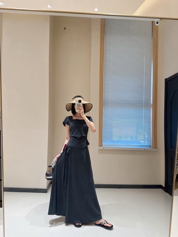 极简风通勤休闲风时尚套装高腰拼接气质泡泡袖裙子