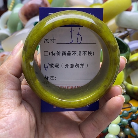 蛇纹石玉手镯未镶嵌