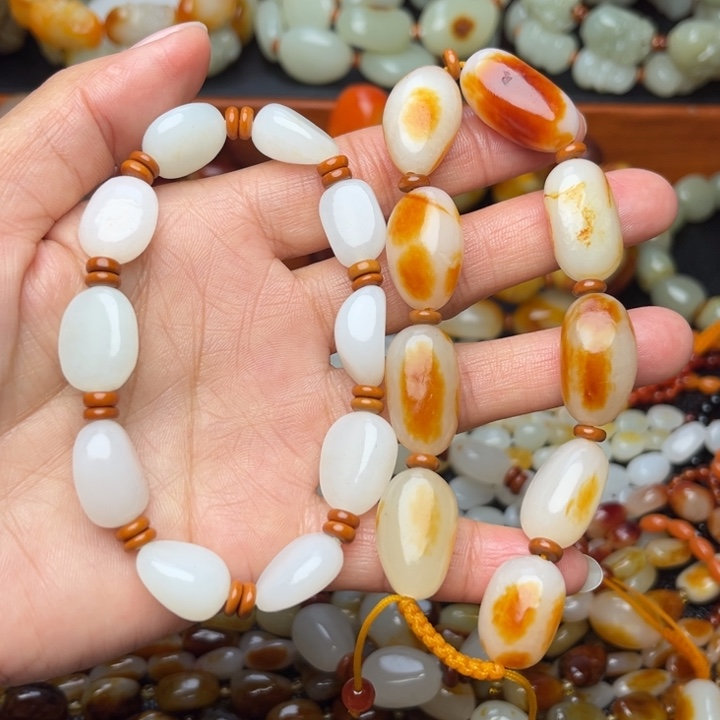 忆***…和田玉未镶嵌手链