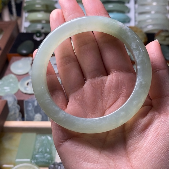 未镶嵌蛇纹石玉颈饰