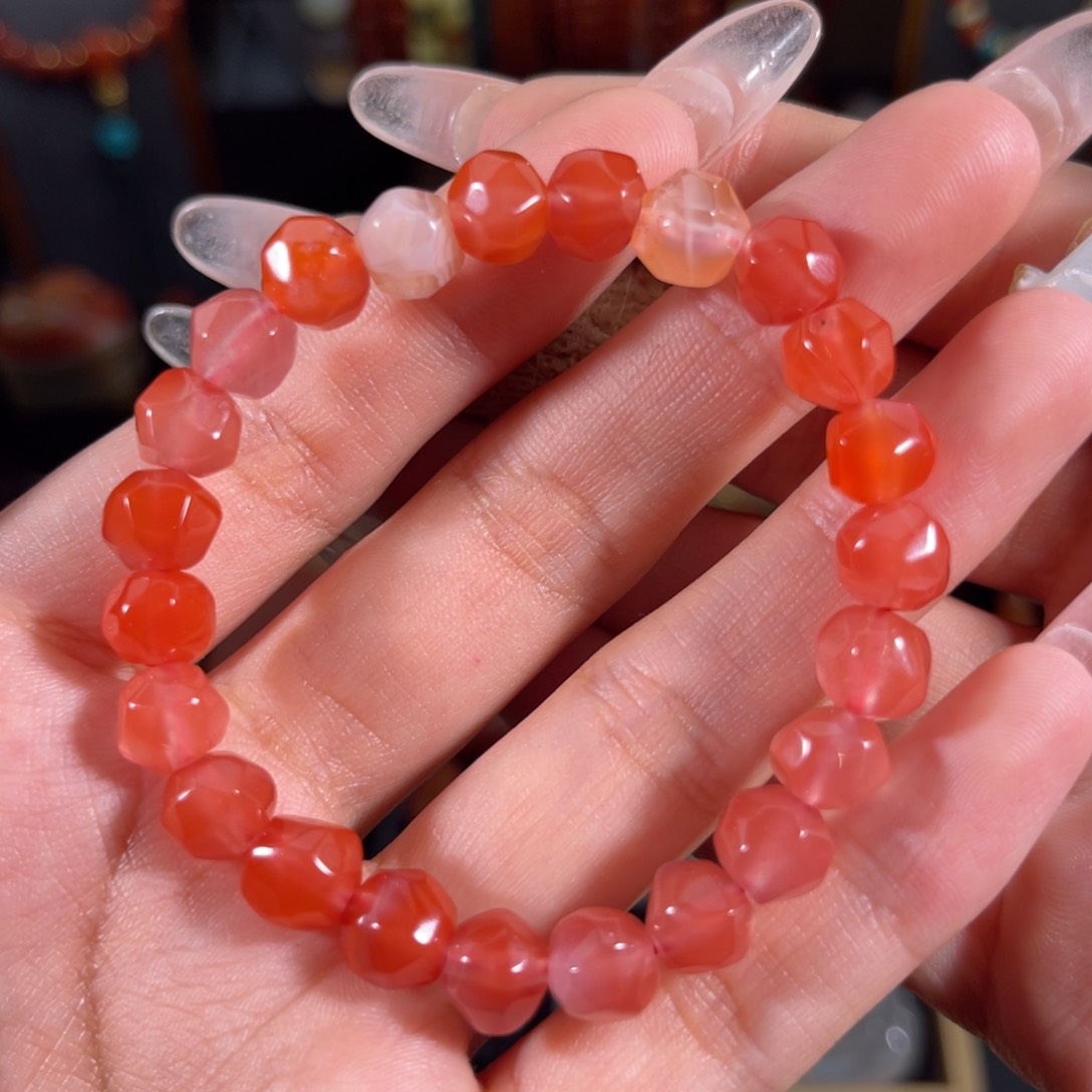 南红玛瑙大黑洞无相手串8.3左右未镶嵌