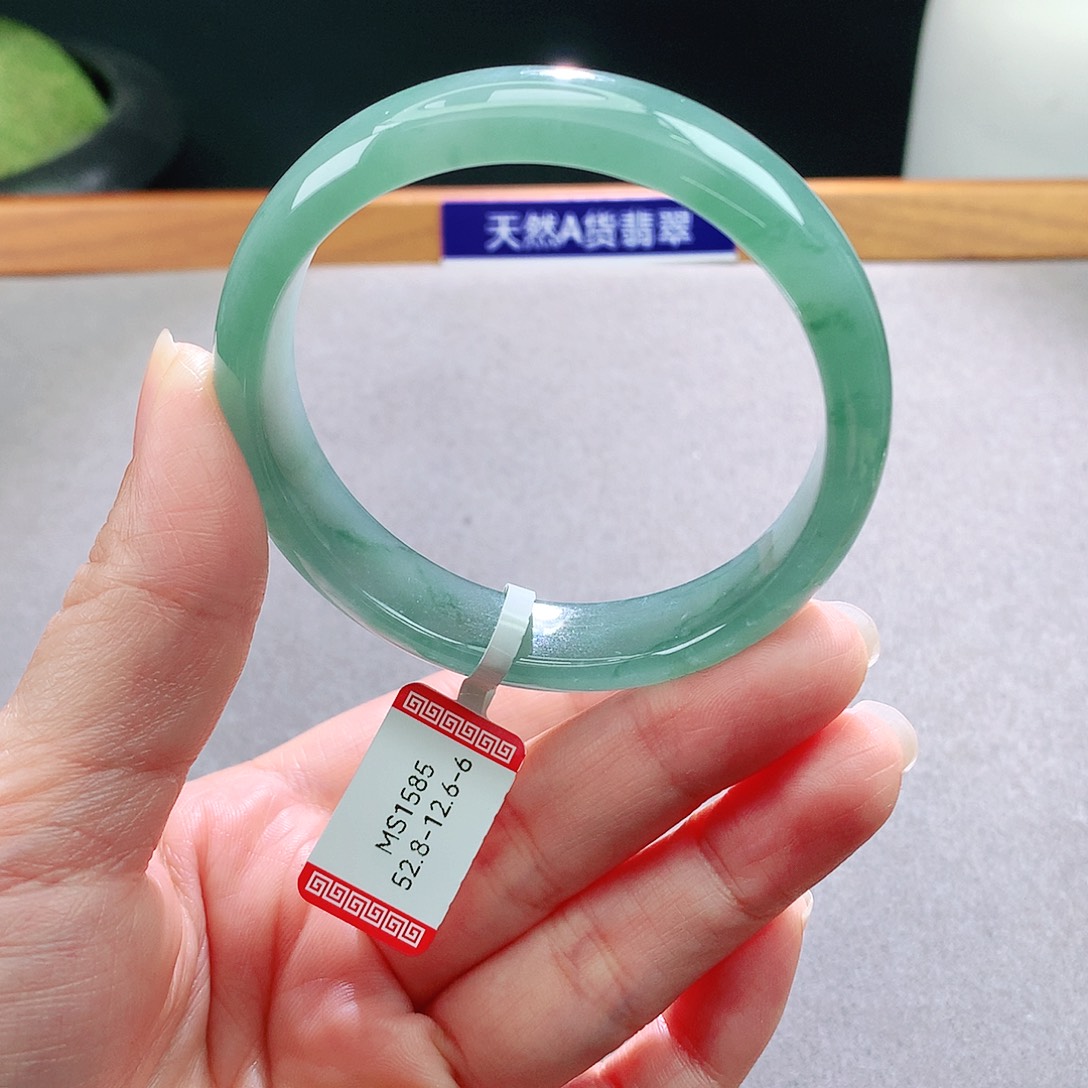 未镶嵌手镯翡翠天然翡翠手镯