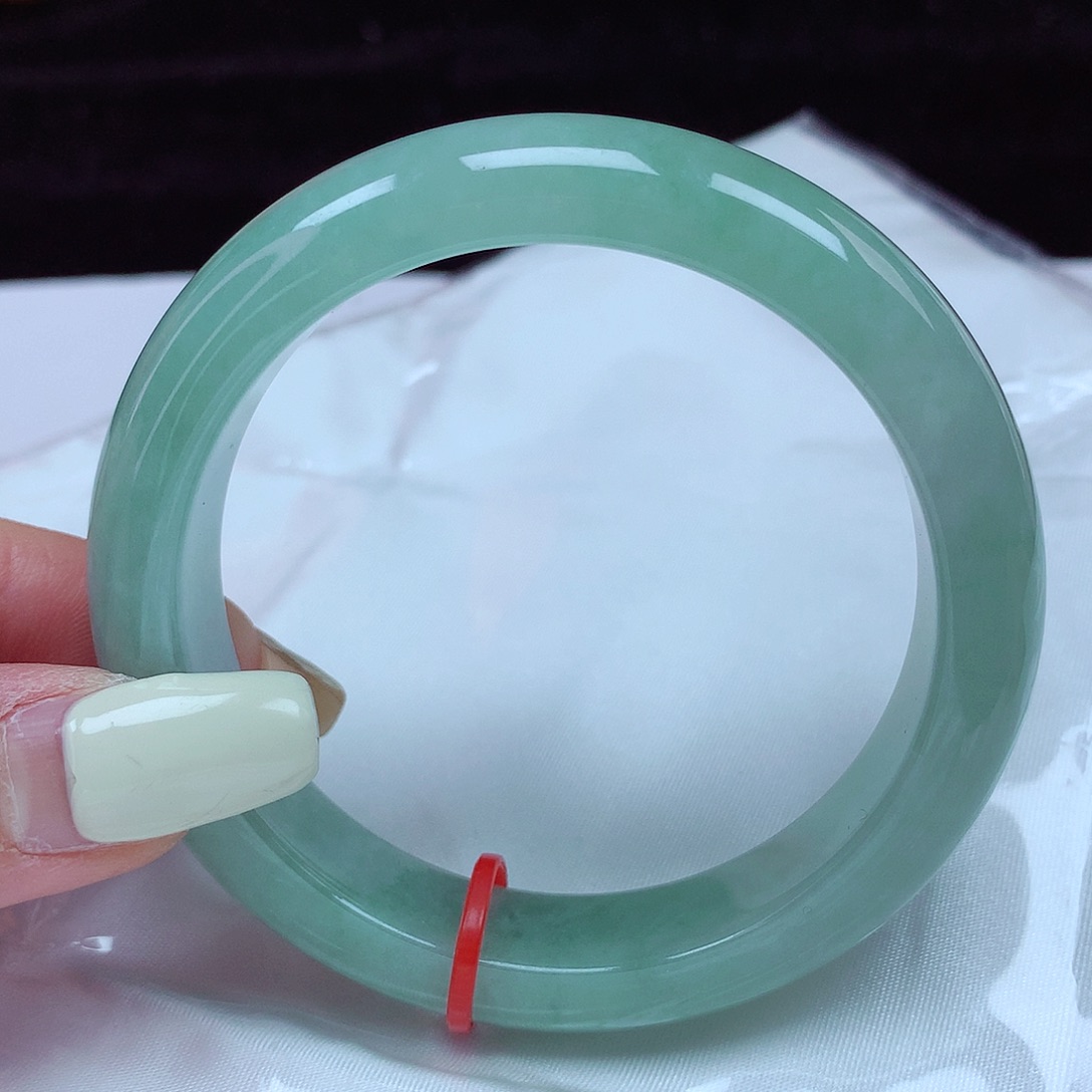 翡翠手镯未镶嵌56圈