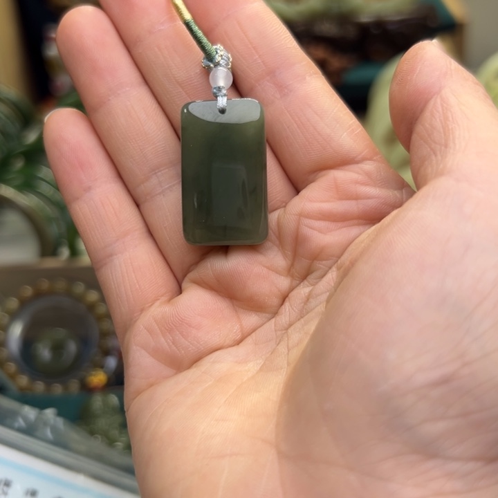 和田玉颈饰未镶嵌湖水绿无事牌