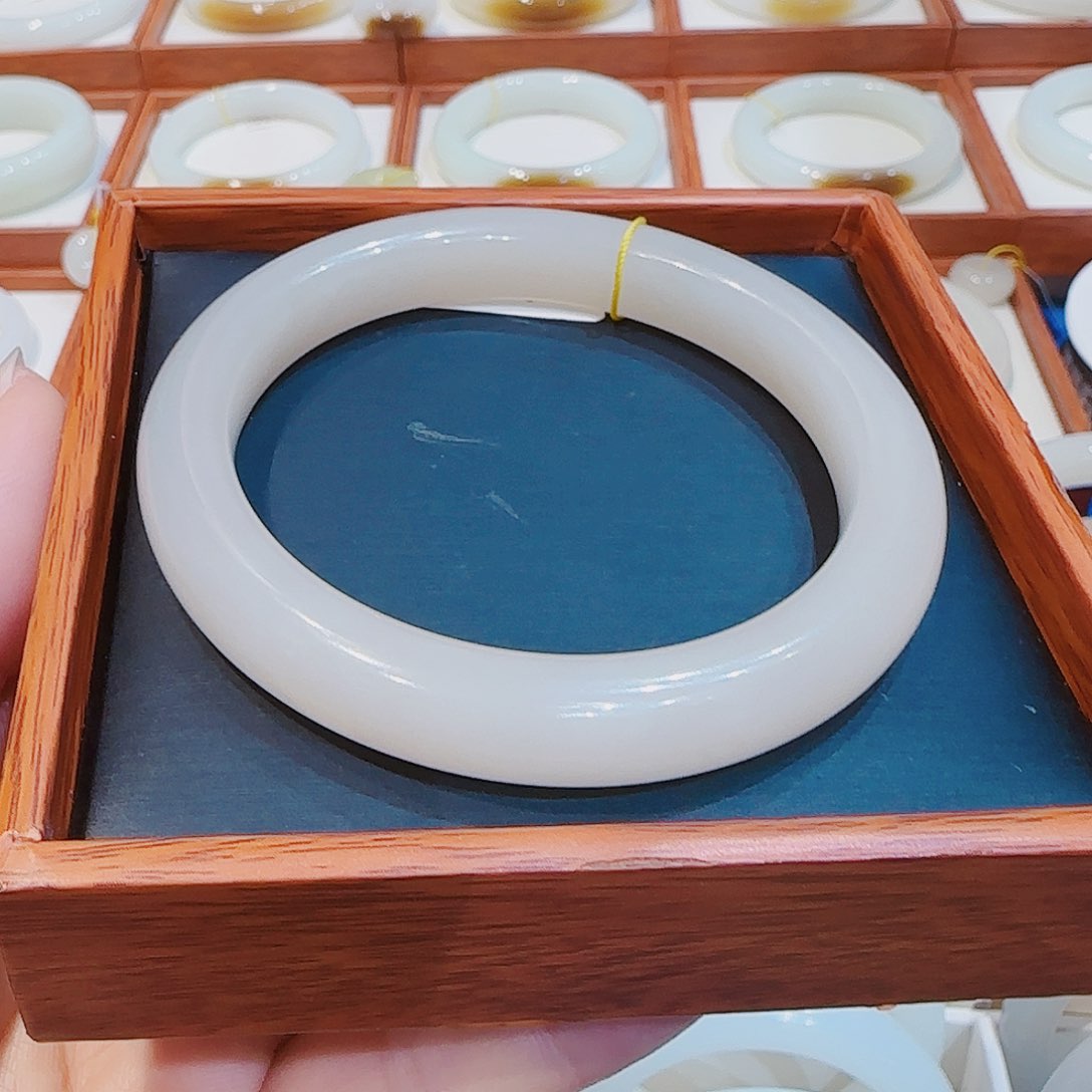 和田玉手镯未镶嵌藕粉60