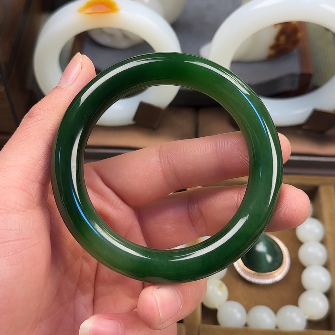 和田玉未镶嵌手镯俄料