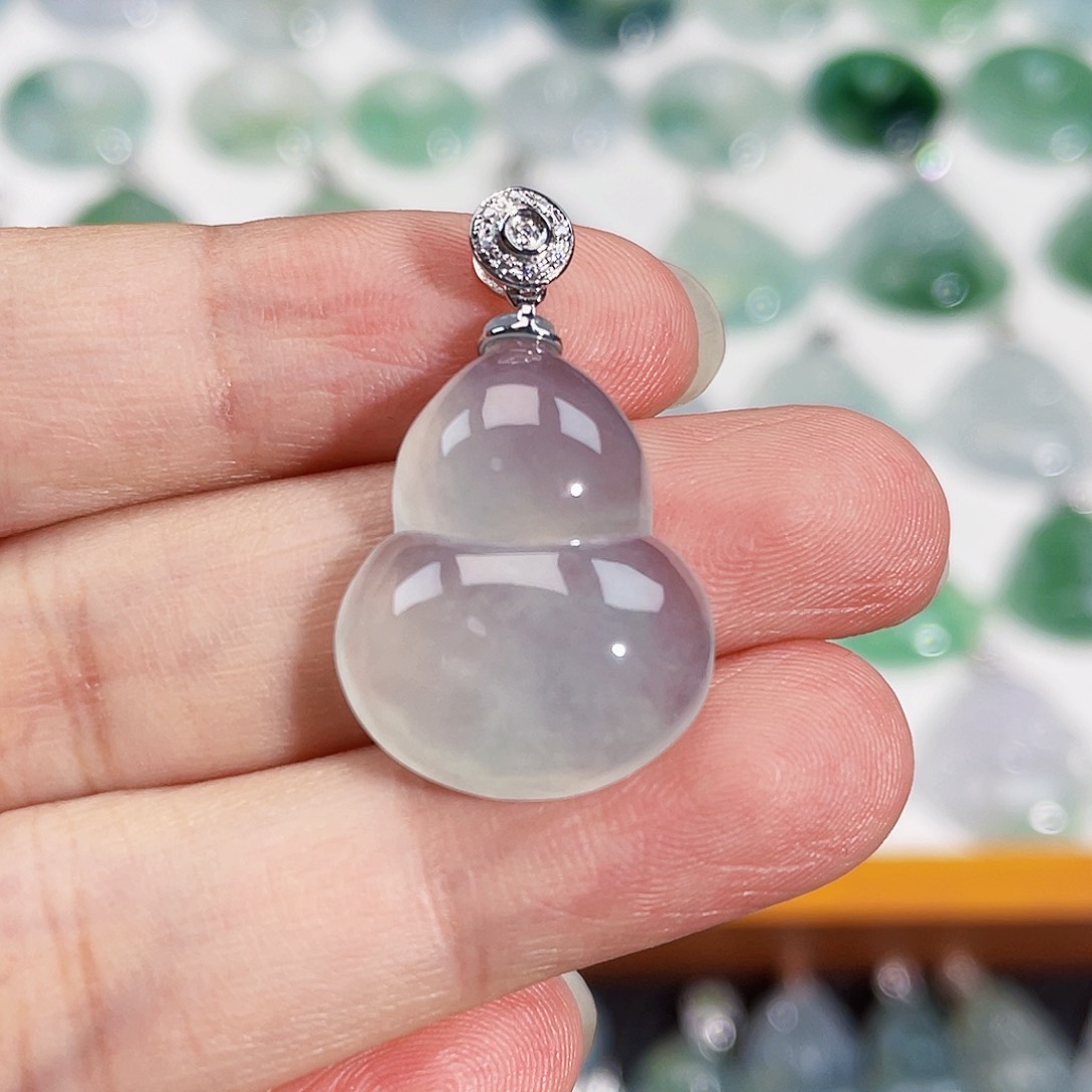 颈饰18K金镶嵌翡翠吊坠