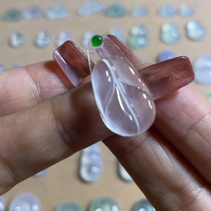 翡翠颈饰未镶嵌叶子