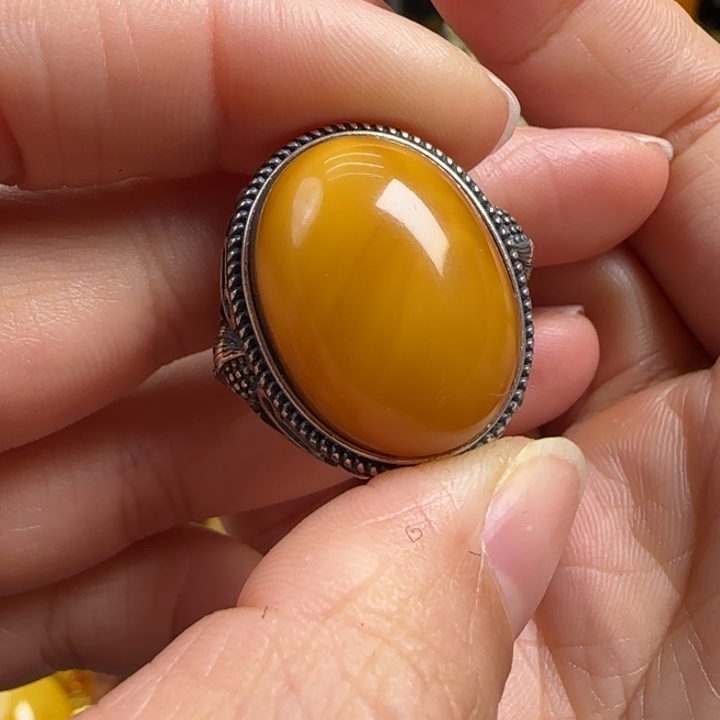 蜜蜡珠宝奇石未镶嵌多样性发其一