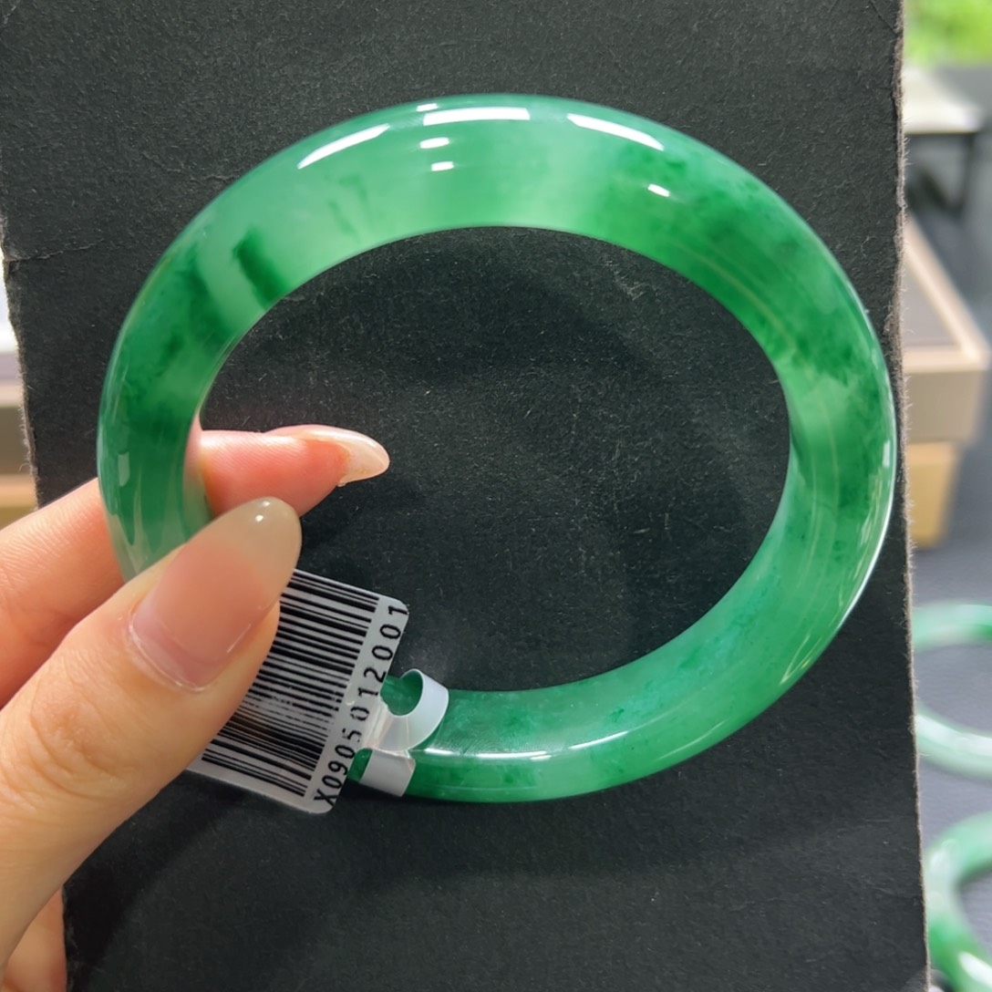 @***子石英质玉（非洲翠）未镶嵌手镯