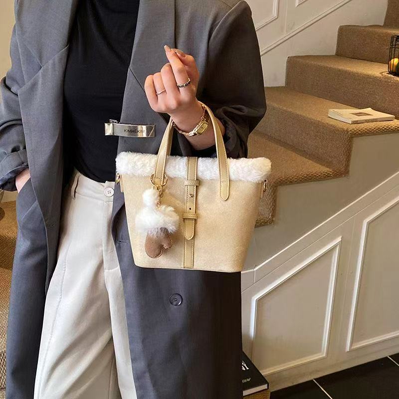 【阿芳专属】小托特包包女2026新款毛茸茸包手提单肩斜挎包