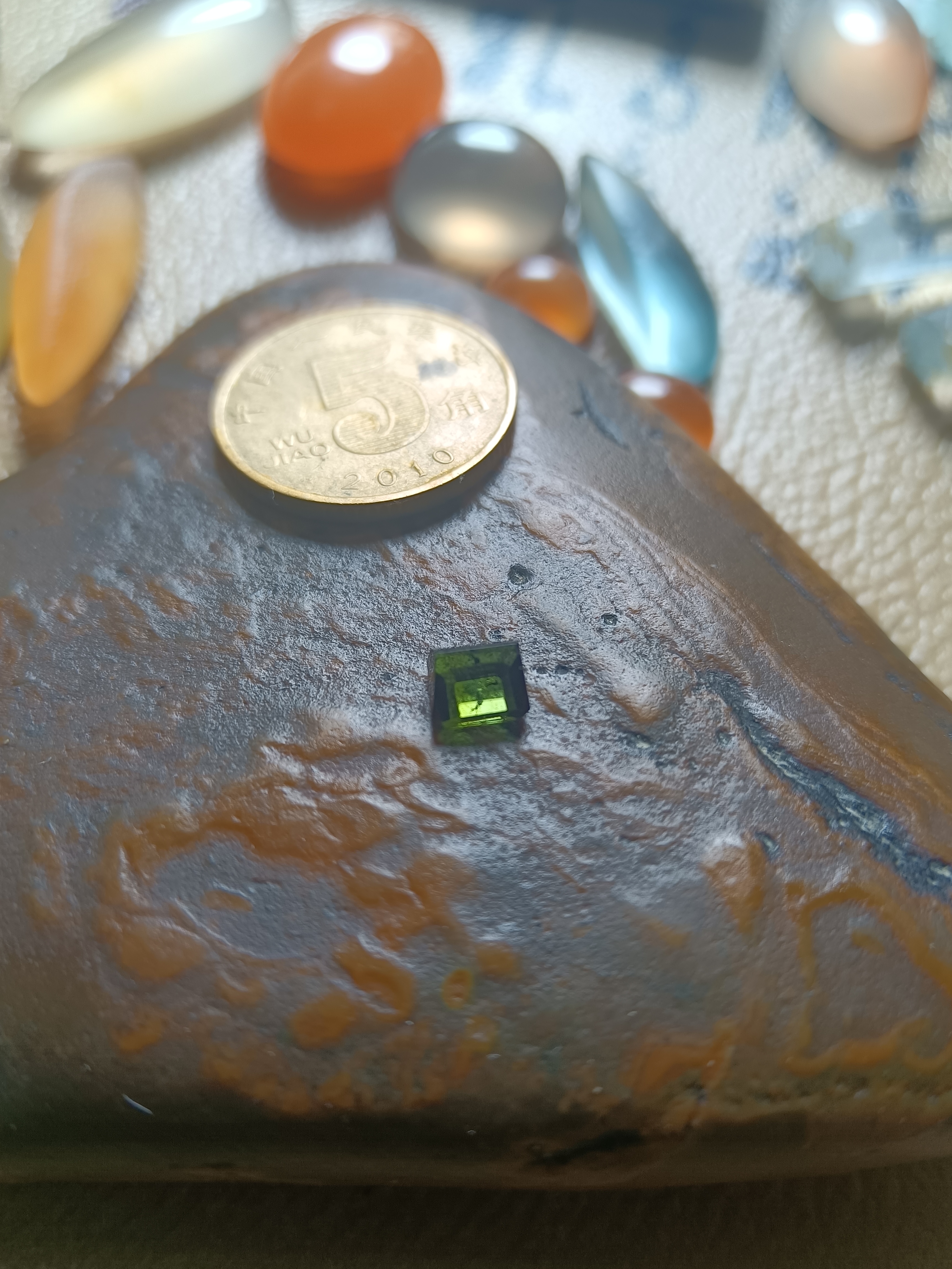 碧玺（处理）碧玺女戒刻面裸石