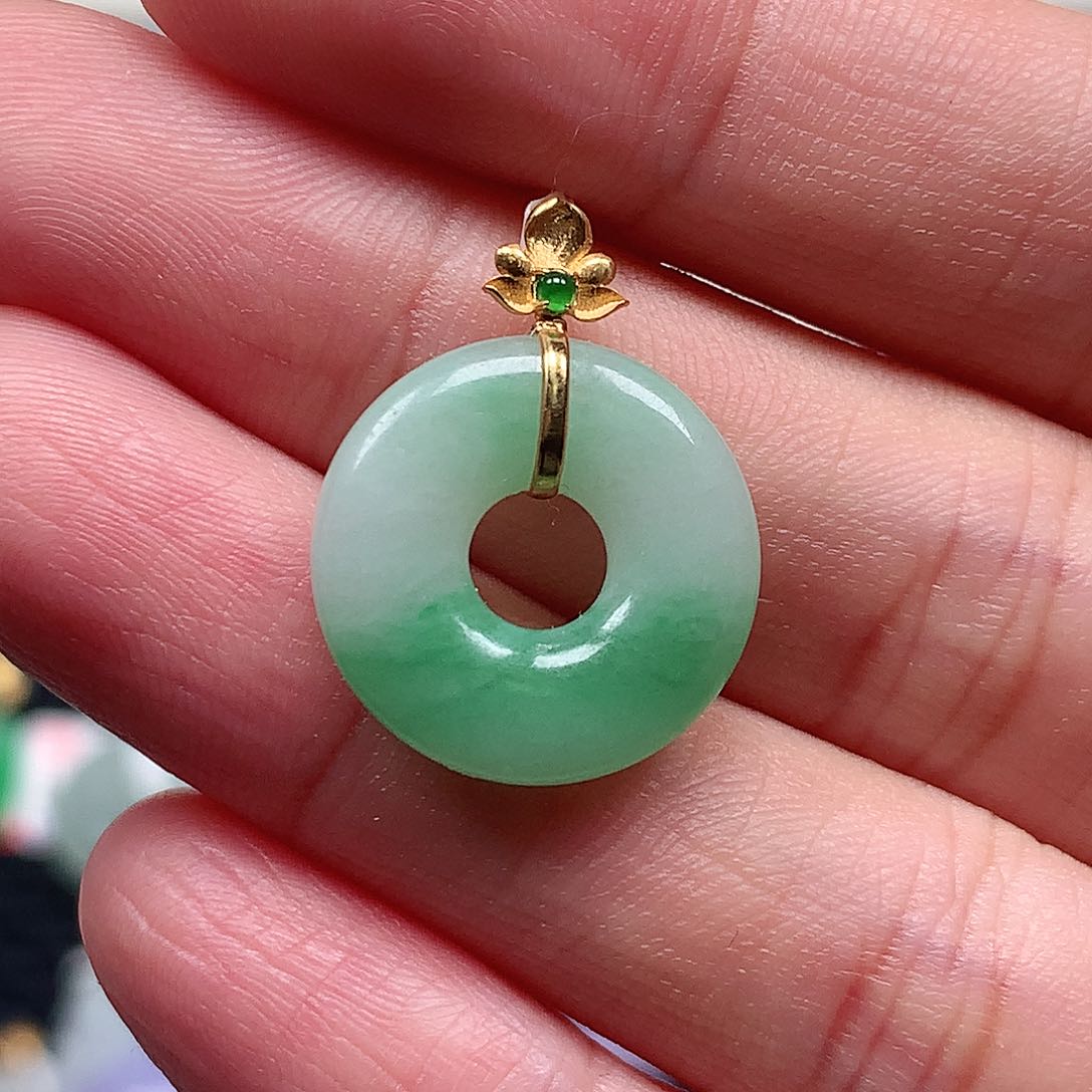 颈饰18K金镶嵌翡翠翡翠吊坠