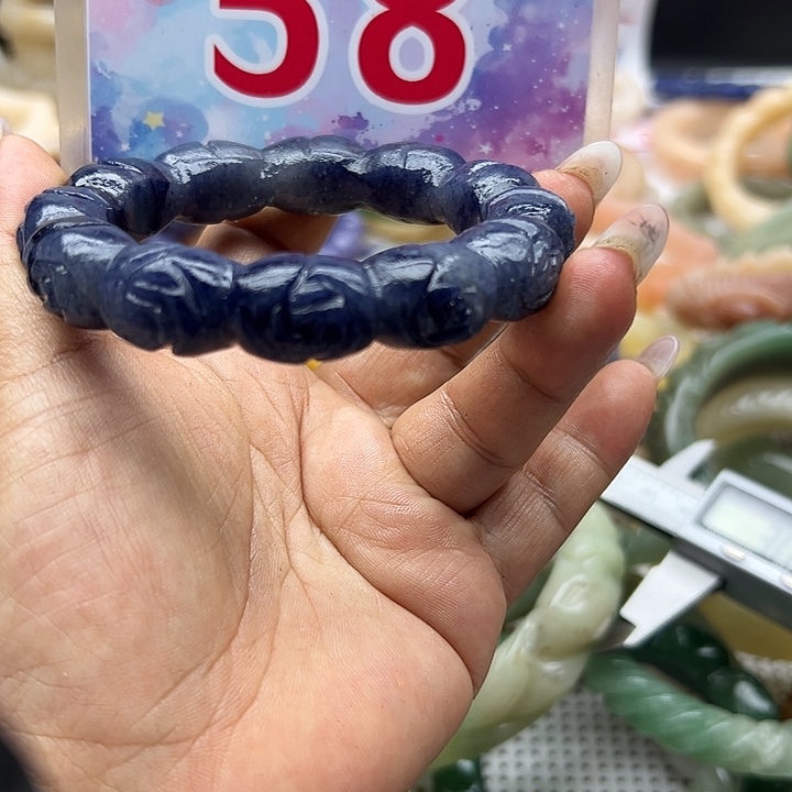 未镶嵌手镯石英岩玉