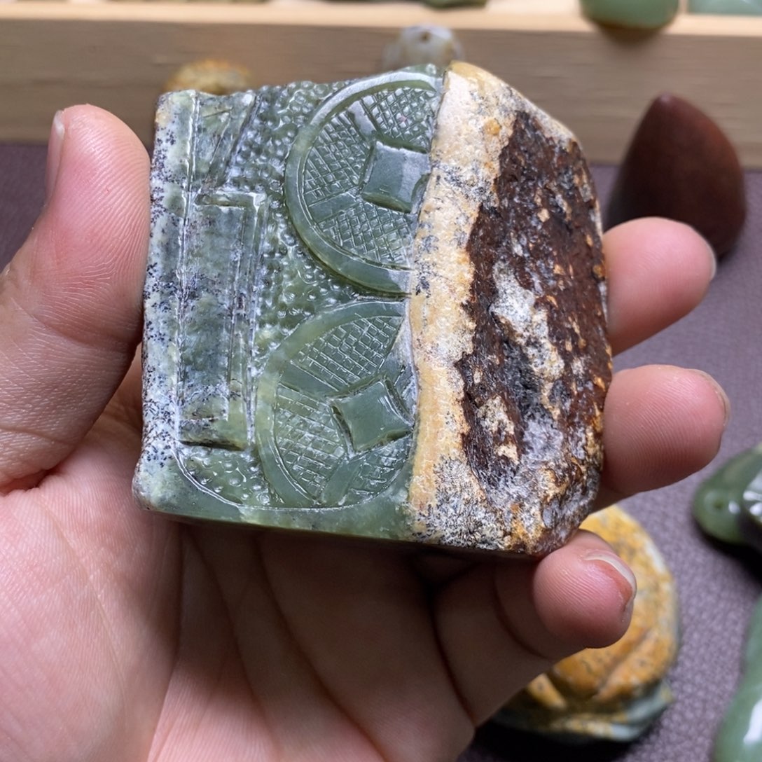 岫岩河磨玉（透闪石质玉）无未镶嵌