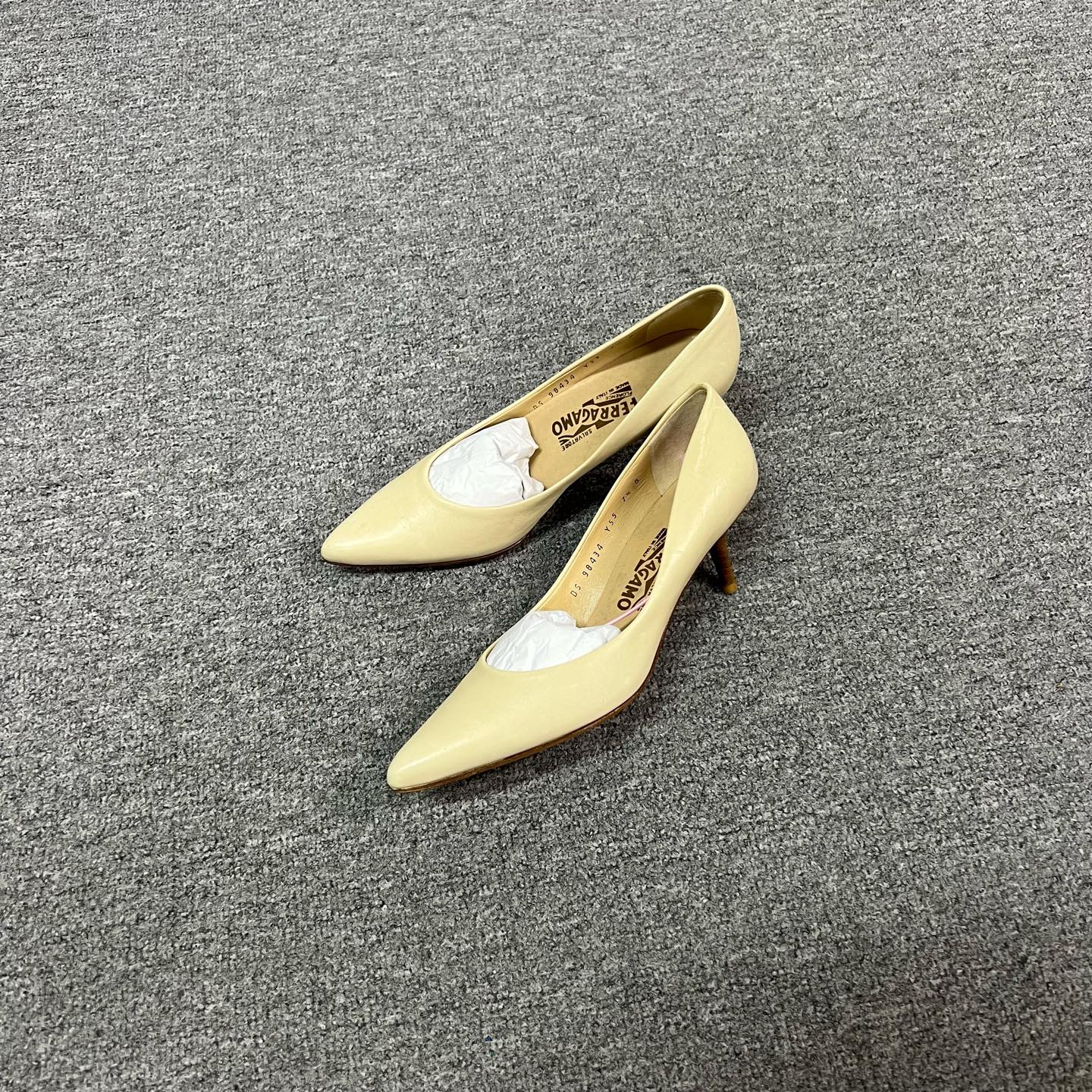 99新 FERRAGAMO/菲拉格慕 菲拉格慕裸色高跟鞋7.5码