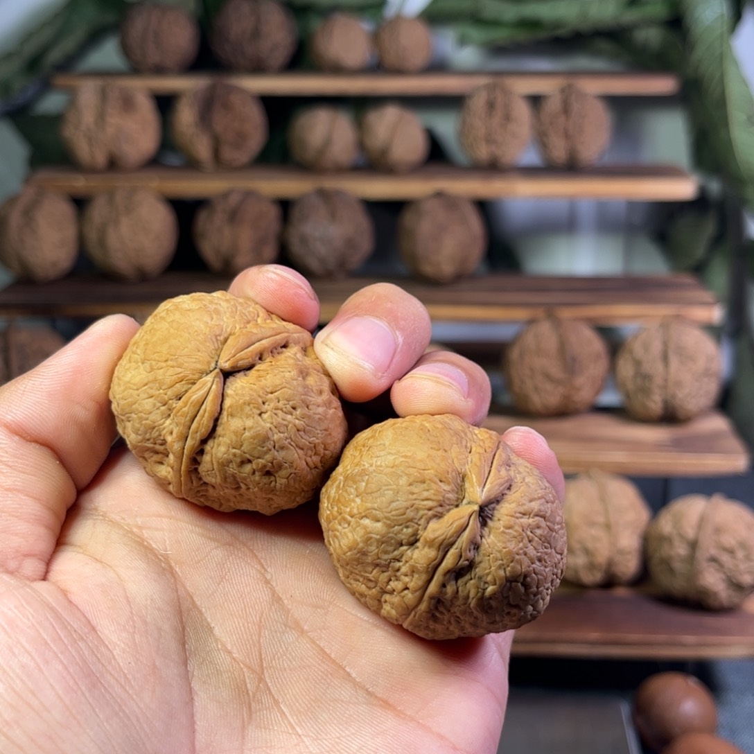 把件桃核红火云铁37号40mm