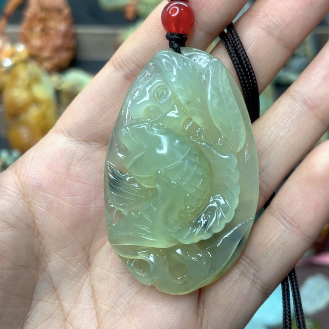 蛇纹石玉颈饰未镶嵌