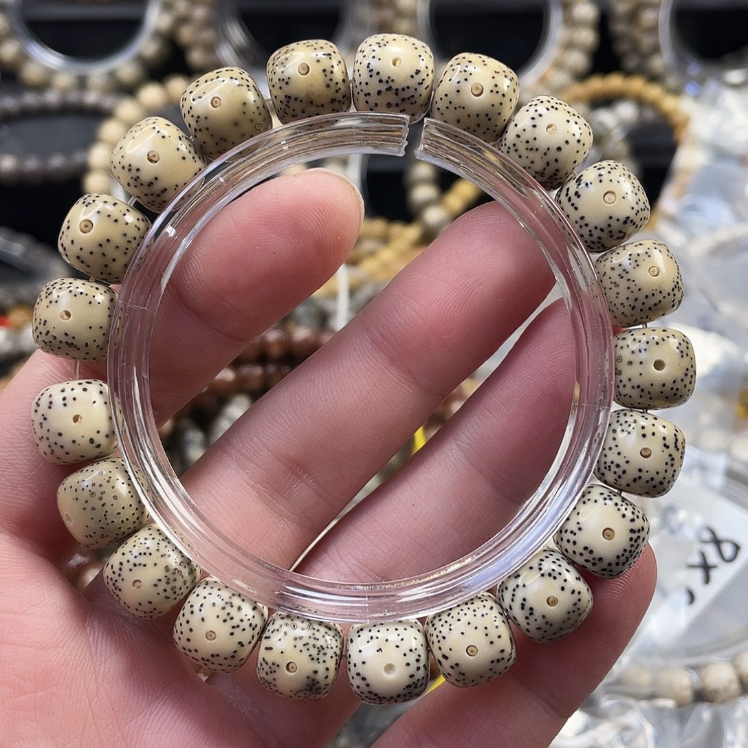 星月菩提吊坠原生态石玉料青花大眼