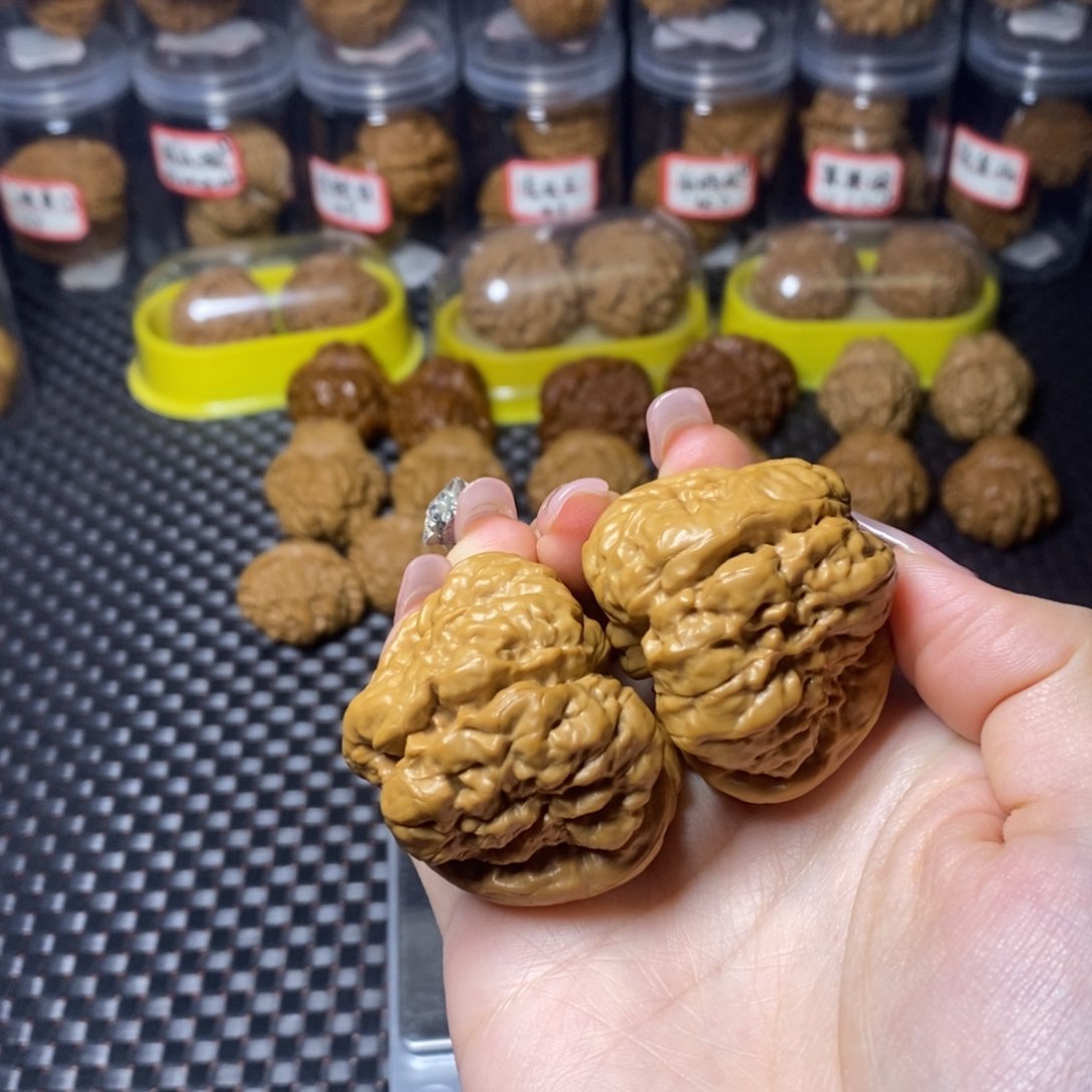 文玩核桃吊坠蛤蟆头