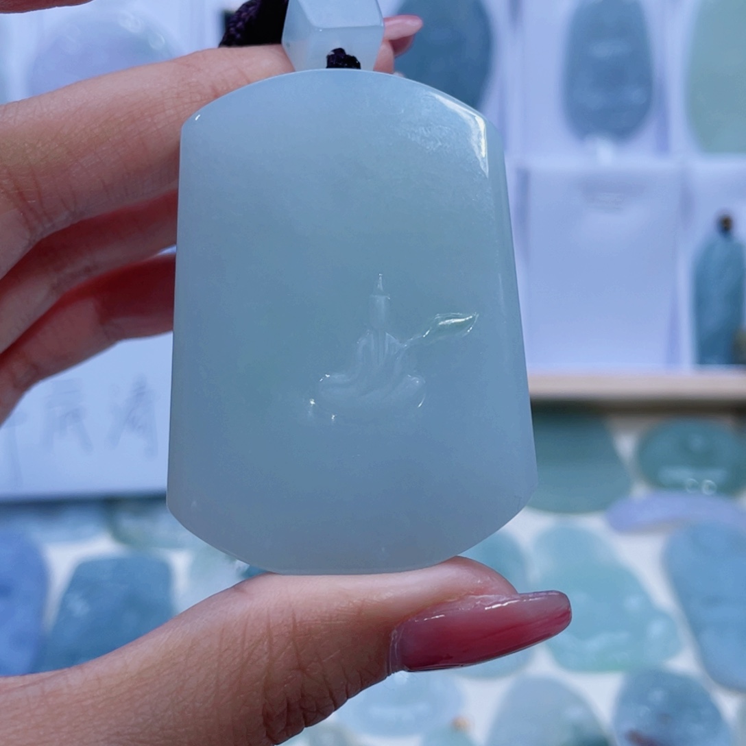 翡翠颈饰未镶嵌A****在