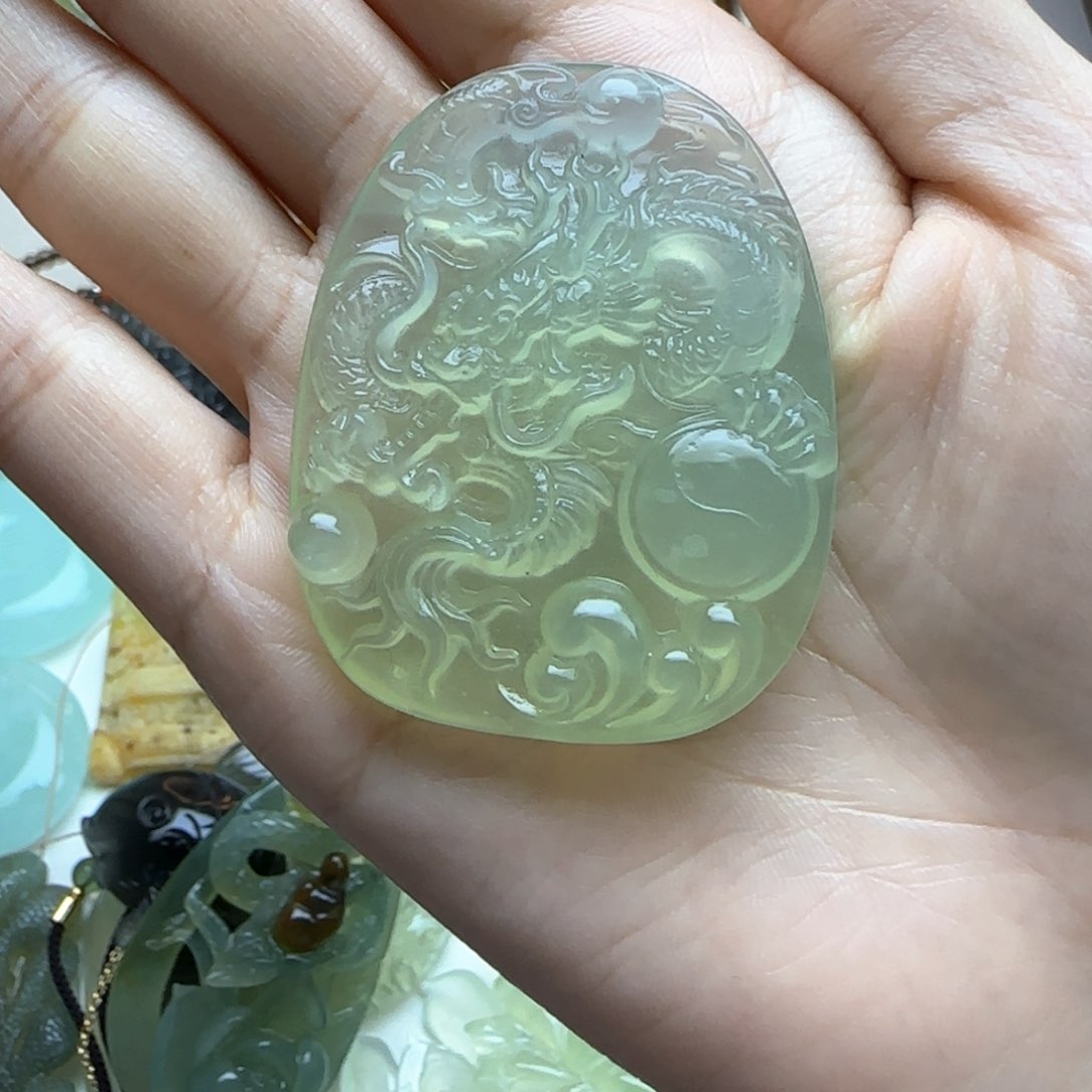 蛇纹石玉颈饰未镶嵌